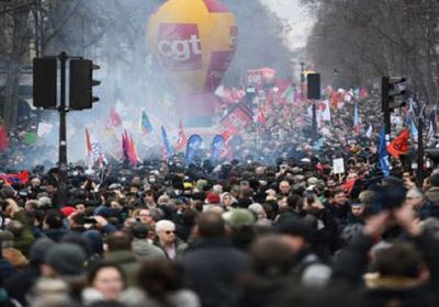 "الشيوخ الفرنسي" يمرر قانون  التقاعد وسط احتجاجات شعبية