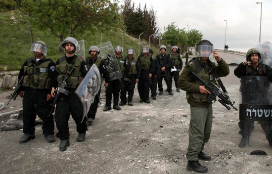 الاحتلال الإسرائيلي يعتقل شابتين وشابًا فلسطينيين بالقدس