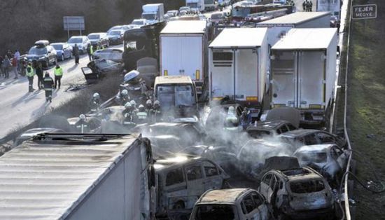 مصرع شخص وإصابة 39 بينهم أطفال في عاصفة ترابية بالمجر