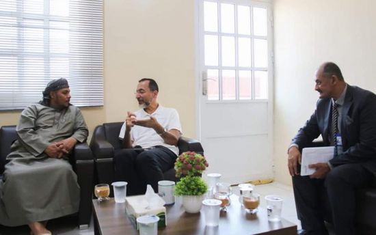 محافظ سقطرى ومستشار "خليفة الإنسانية" يبحثان الجهود التنموية