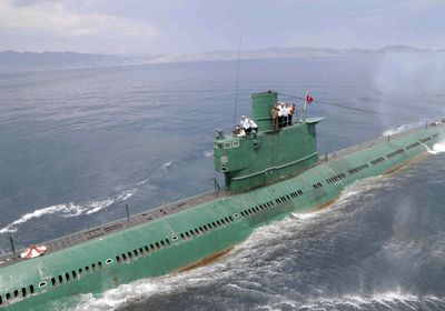 كوريا الشمالية تختبر صاروخًا من غواصة