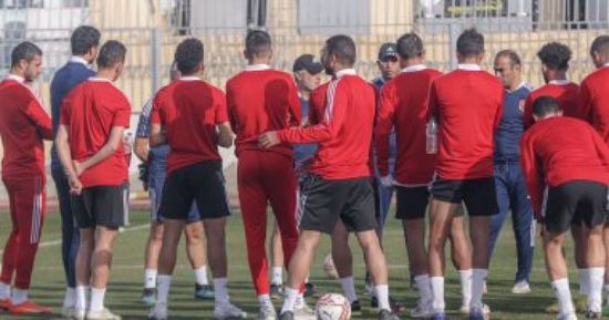 الأهلي يؤجل معاقبة لاعبيه بعد هزيمة صن داونز