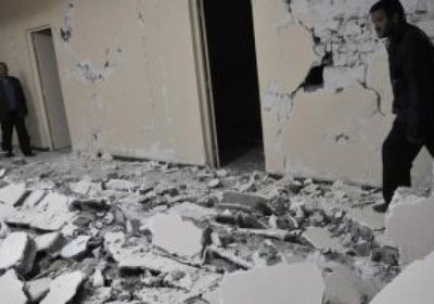 انقاذ امرأة ورضيع من تحت أنقاض مبنى في الجزائر