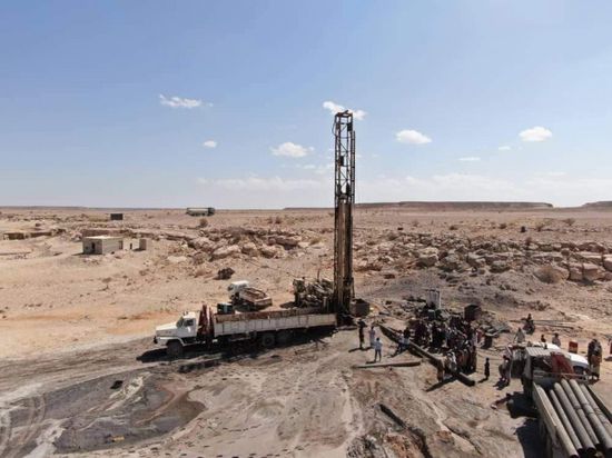 هلال الإمارات يحفر بئرا لأهالي العوابثة في وادي عين