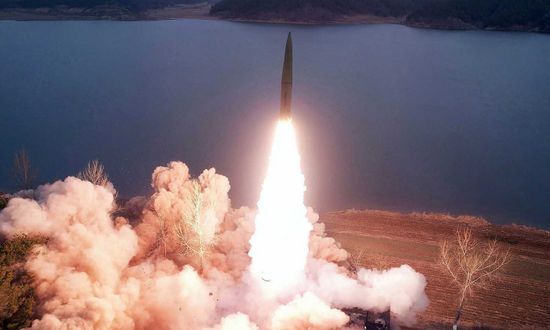 أطلقت صاروخين باليستيين.. كوريا الشمالية تتعهد بإبادة العدو