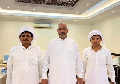 الرئيس الزُبيدي يستقبل أركان اللواء الثاني دفاع شبوة