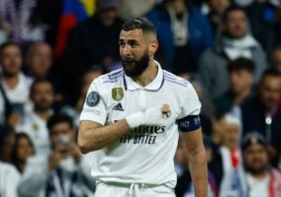 موقف ينزيما من المشاركة أمام برشلونة