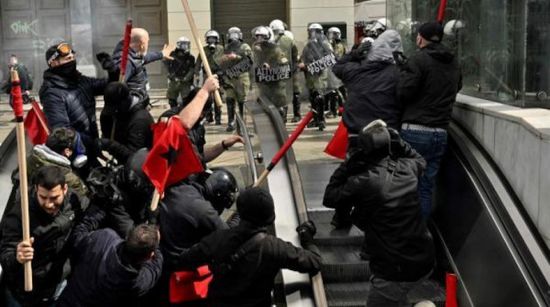 صدامات عنيفة في أثينا بين الشرطة ومتظاهرين