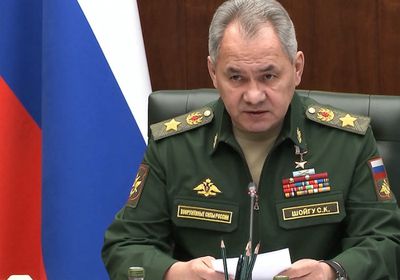 وزير الدفاع الروسي يكرم طيارين أسقطوا مسيرة أمريكية