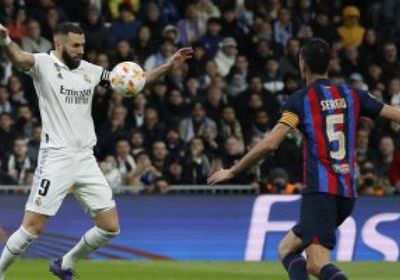 بنزيما وفينيسيوس يقودان الريال في مواجهة برشلونة