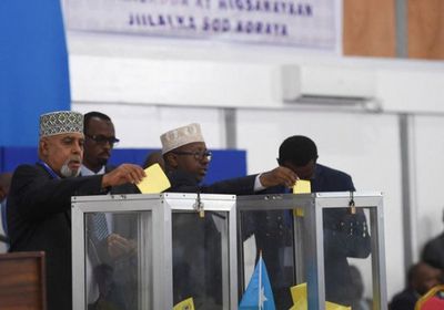 الرئيس الصومالي يتعهد بنظام الاقتراع العام بالانتخابات