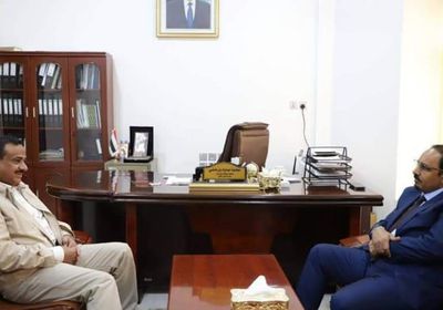 محافظا حضرموت وشبوة يناقشان التنسيق الأمني والخدمي