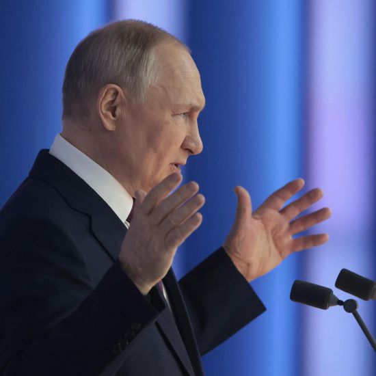 مدفيديف: توقيف بوتين سيكون "إعلان حرب" على موسكو