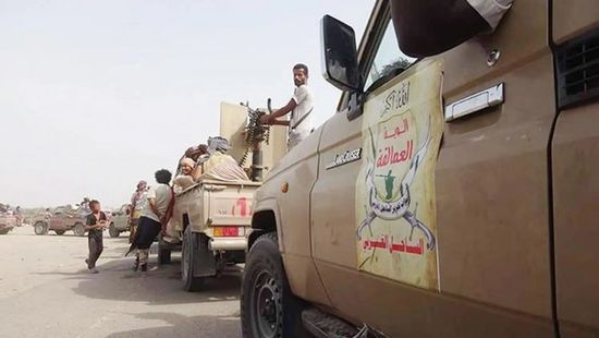 ألوية العمالقة تطارد الحوثيين بجبهات حريب بهجوم موسع