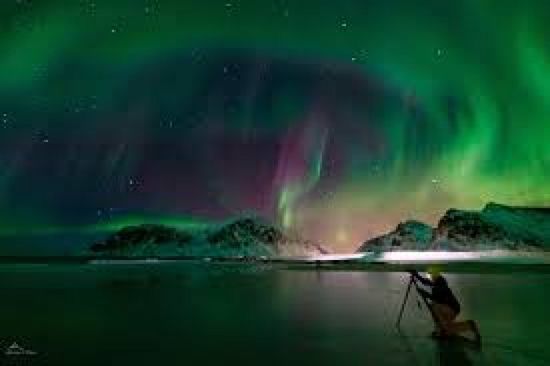 هالات ضوء تغطي سماء السويد لكشف لغز الشفق القطبي