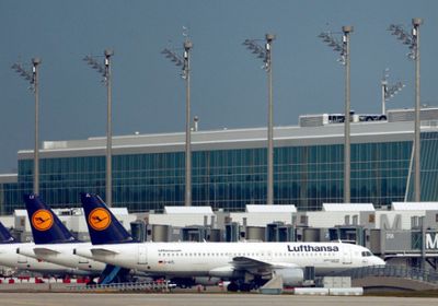رجل يصدم بسيارته عدة أشخاص في مطار بألمانيا