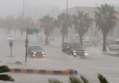 أمطار غزيرة تغلق طرقًا رئيسة بالأردن