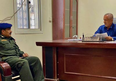 مدير أمن شبوة يتفقد مركز شرطة عتق ونقاط أمنية