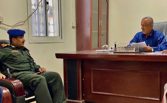 مدير أمن شبوة يتفقد مركز شرطة عتق ونقاط أمنية