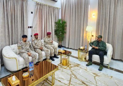 الرئيس الزُبيدي يكلف وزير الدفاع برفع جاهزية جميع الجبهات