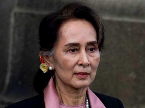 حل حزب أونغ سان سو تشي في بورما
