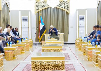 الرئيس الزُبيدي يعقد اجتماعًا بالهيئة الإدارية للجمعية الوطنية