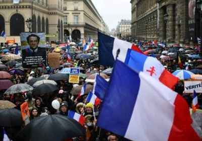 فرنسا تنفي استخدام الشرطة العنف بالمظاهرات