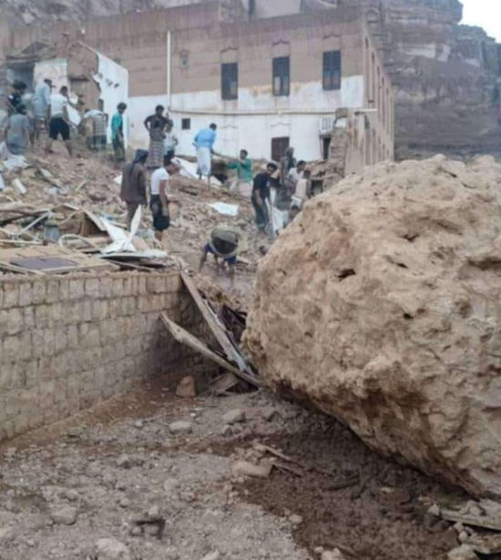 تهدم منزل جزئيا إثر سقوط صخرة في حضرموت
