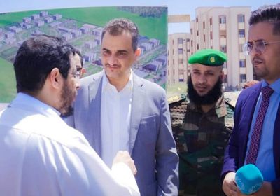 لملس يضع حجر الأساس للمدينة السكنية في البريقة 