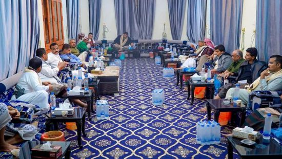 محافظ شبوة يناقش فرص الاستثمار الواعدة بالمحافظة