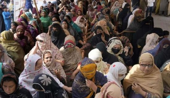 11 قتيلًا بتدافع خلال توزيع تبرعات في باكستان