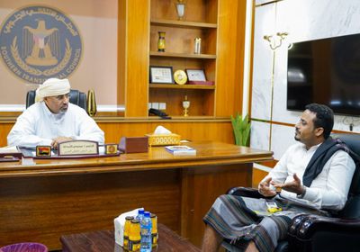 خلال استقباله نجله.. الرئيس الزُبيدي يبحث ترتيبات إطلاق سراح اللواء الصبيحي