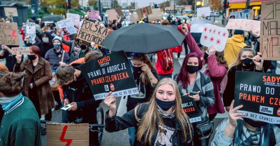 الآلاف يتظاهرون في بولندا دفاعا عن سمعة يوحنا الثاني