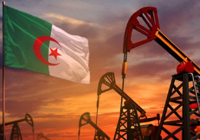 الجزائر تتبع الإمارات وتخفض إنتاجها النفطي