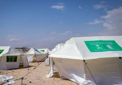 "سلمان للإغاثة" يوزع مواد إيوائية لضحايا السيول في الشحر