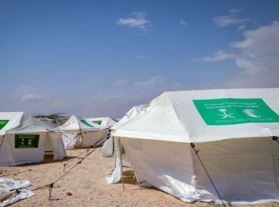 "سلمان للإغاثة" يوزع مواد إيوائية لضحايا السيول في الشحر