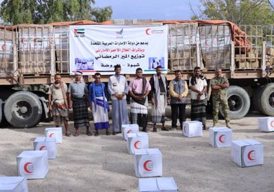 الهلال الإماراتي يوزع أطنان المساعدات بشبوة