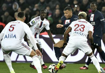 باريس سان جيرمان يسقط أمام أولمبيك ليون بالدوري الفرنسي