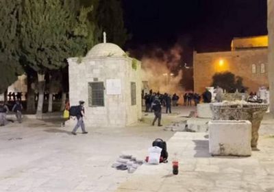 الاحتلال الإسرائيلي يقتحم المسجد الأقصى ويخلي المصلين