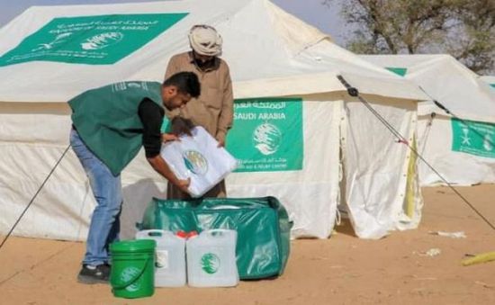 فرق "سلمان للإغاثة" تواصل تقديم مساعداتها لضحايا سيول حضرموت
