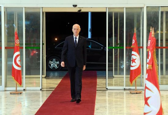 الرئيس التونسي يستنكر تكهنات المعارضة حول وضعه الصحي
