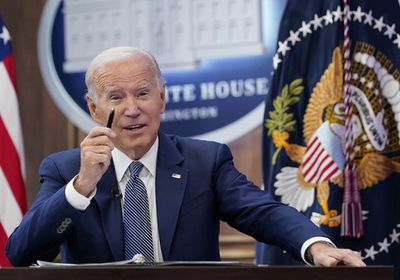 بايدن يعلق على تخفيض إنتاج النفط