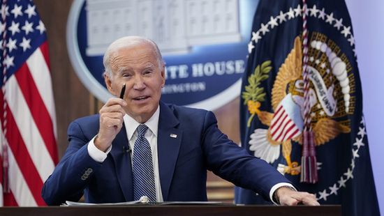 بايدن يعلق على تخفيض إنتاج النفط