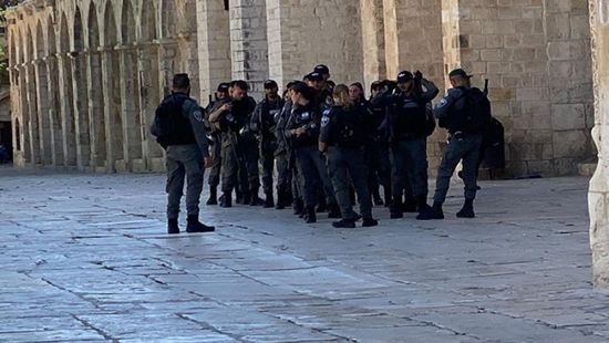 قوات الاحتلال تقتحم المصلى القبلي من المسجد الأقصى
