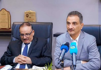 محافظ عدن يعلق رسوم الصناديق على بضائع الميناء