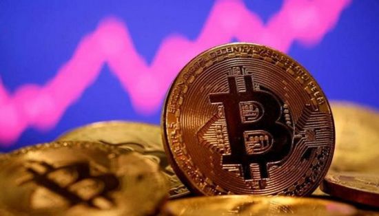 العملات الرقمية تقفز وبتكوين تربح 2.4%