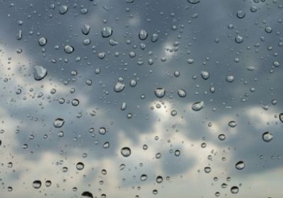 توقعات بسقوط أمطار متفرقة على السواحل غدا