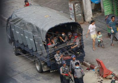 الآلاف يفرون إلى تايلاند بسبب القتال