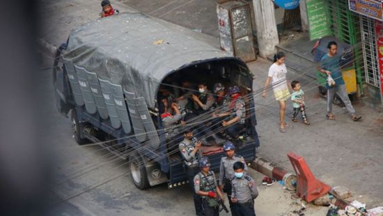 الآلاف يفرون إلى تايلاند بسبب القتال