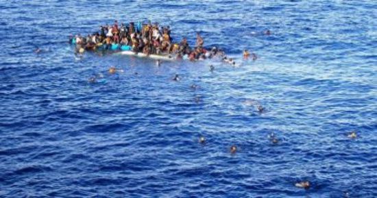 فقدان 20 مهاجرًا بعد غرق قارب قبالة تونس
